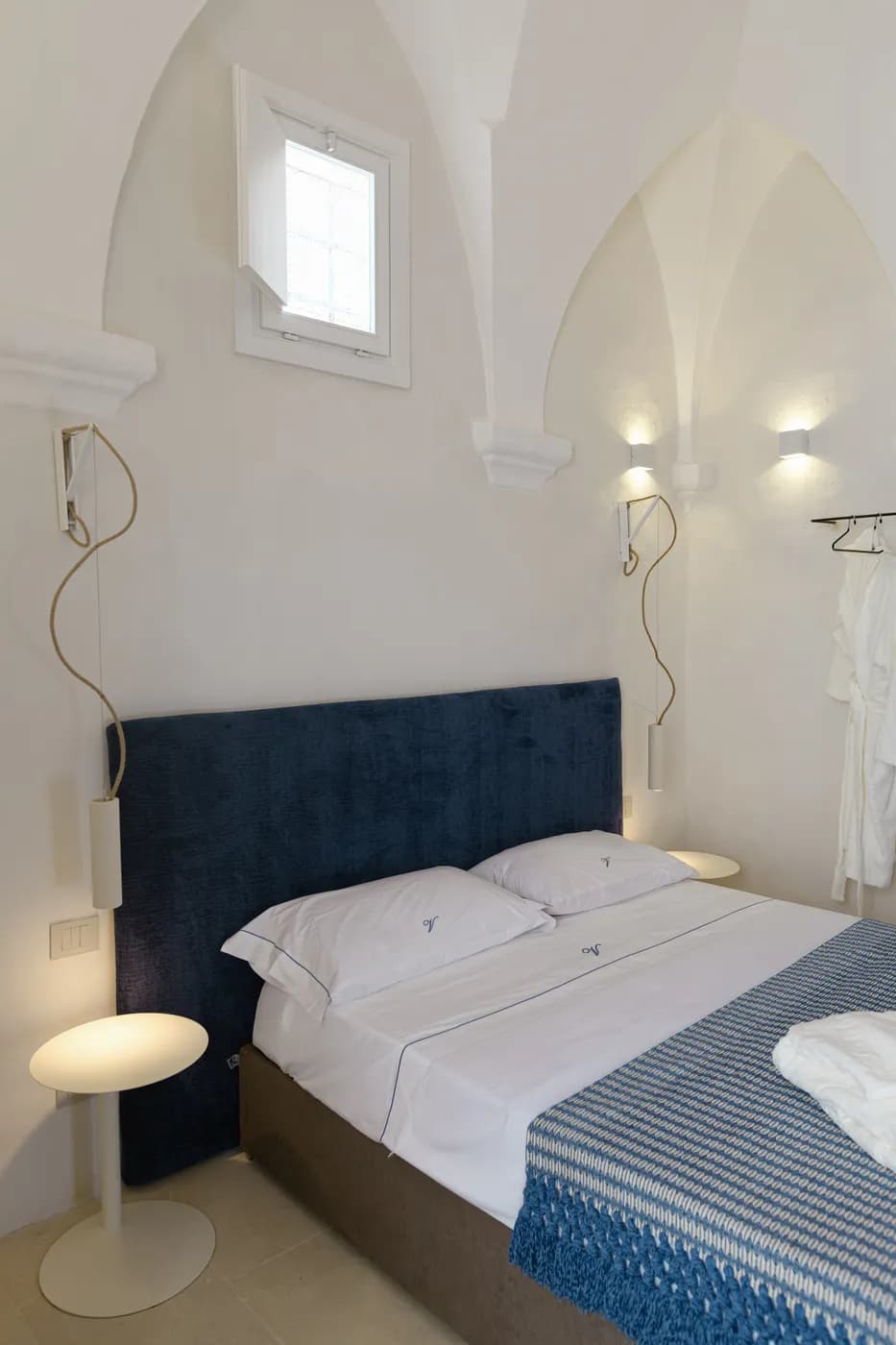 Lampada in pietra leccese